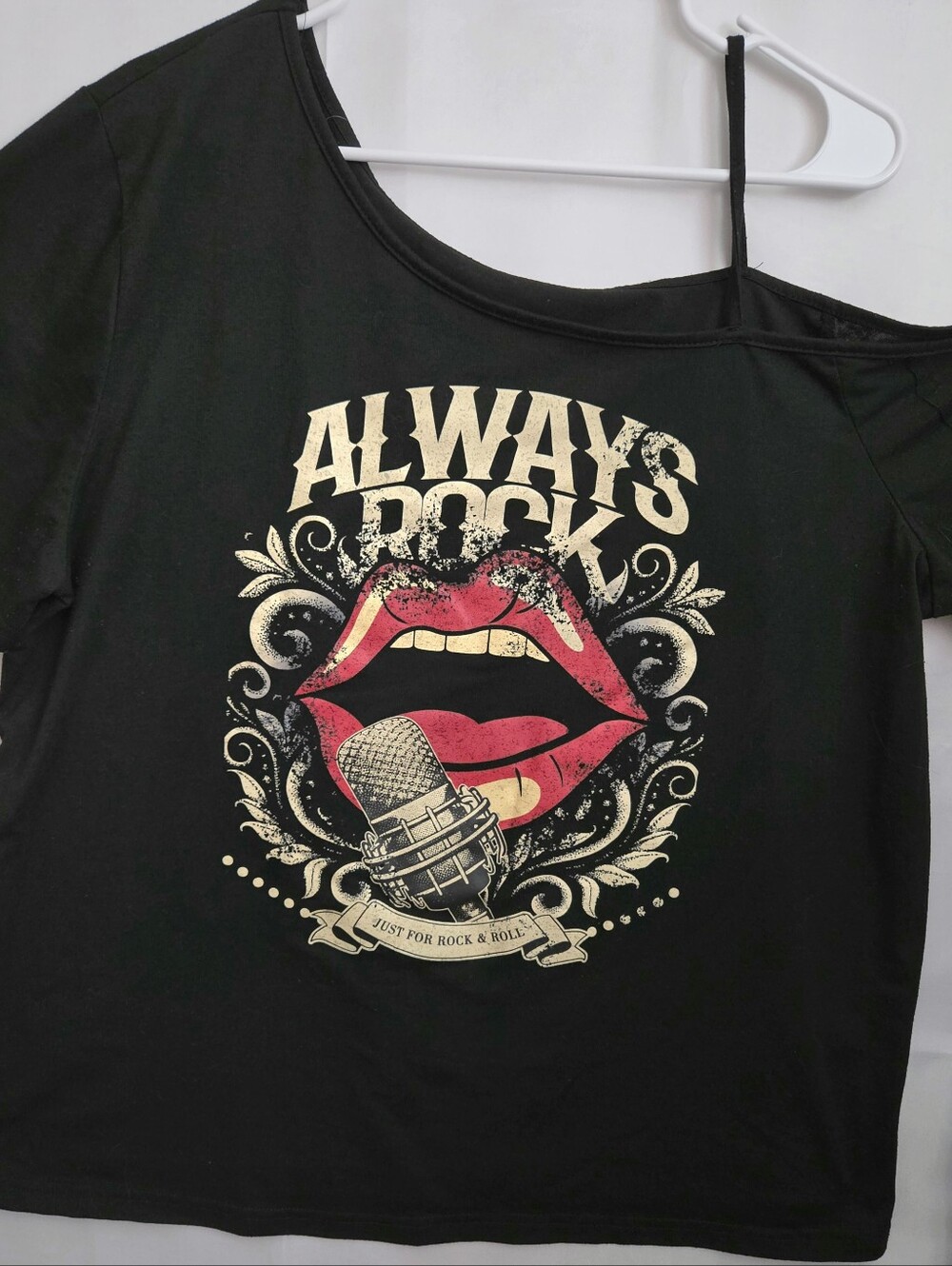SHEIN Black Off-Shoulder Graphic Crop Top with Red Lips. " Always Rock" 2XL